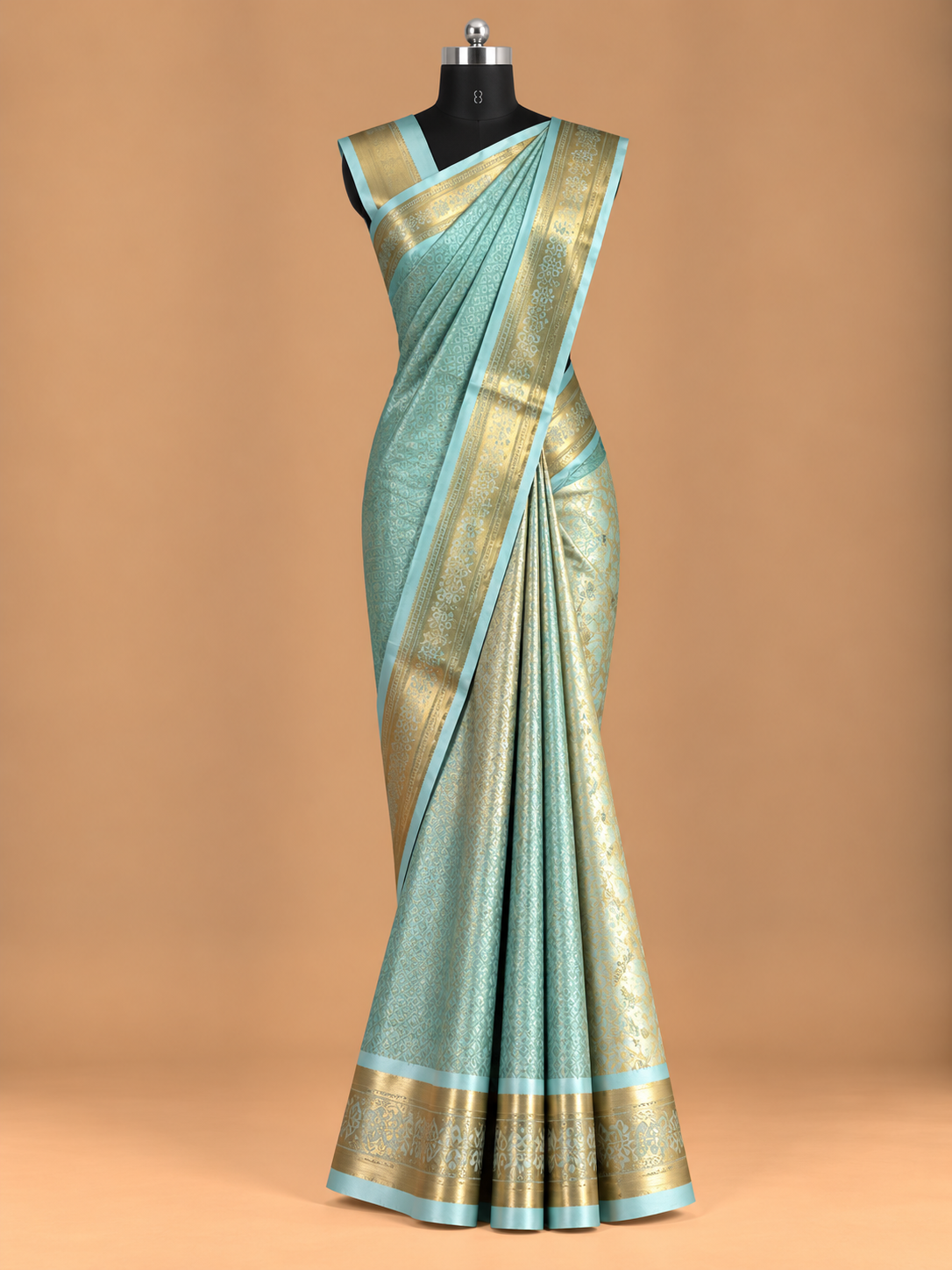 Promi-inspirierter himmelblauer Semi-Seiden-Saree mit Aari-Arbeit-Bluse - Celebrity065