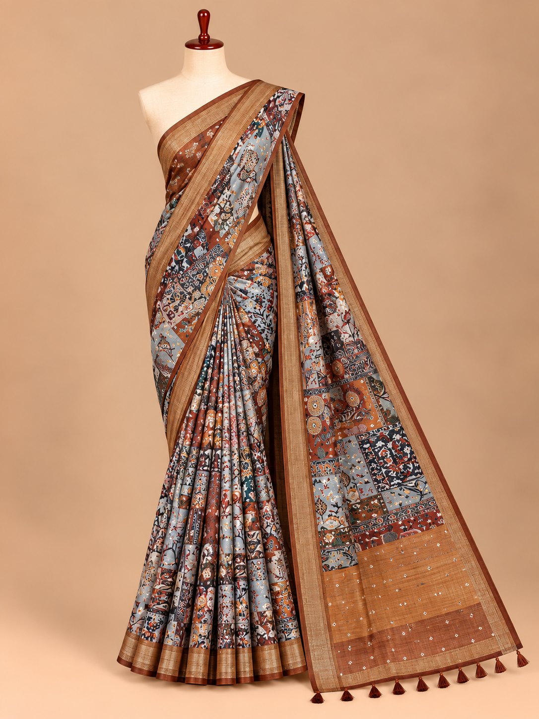 Elegantes graues & braunes Kalamkari-Sari aus Semi-Tussar-Seide mit Spiegelstickerei - SG063