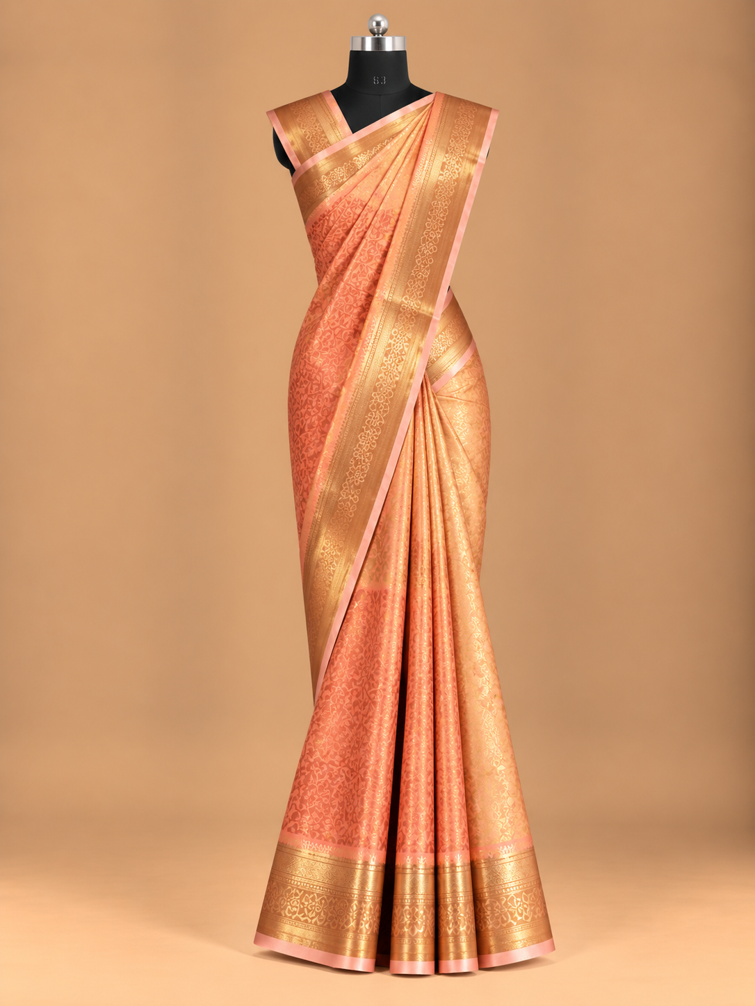 Von Prominenten inspirierter orangefarbener Semi-Seiden-Sari mit Aari-Arbeit-Bluse - Celebrity065