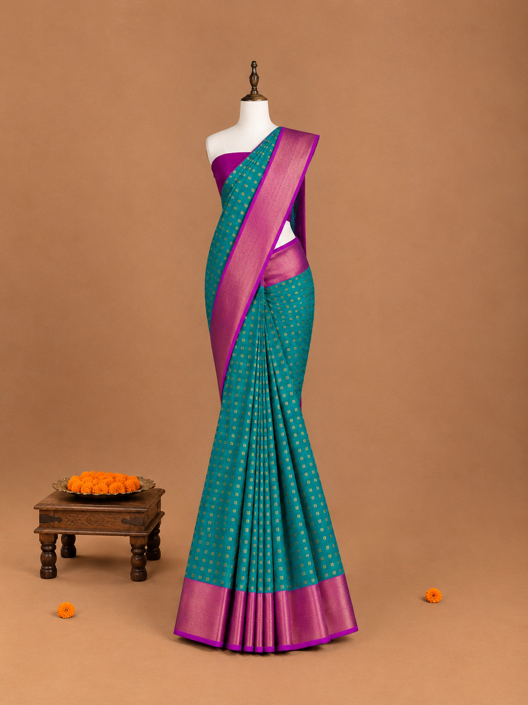 Luxuriöser, petrolgrüner Saree aus Halbside mit durchgehendem Zari-Butta-Muster, 1000 Butta – TP063