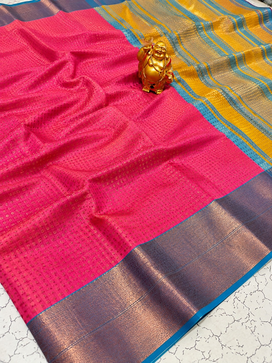 Luxuriöser Rani-Pink Sari aus Halbseide mit durchgehendem 1000-Butta-Zari-Muster - TP063