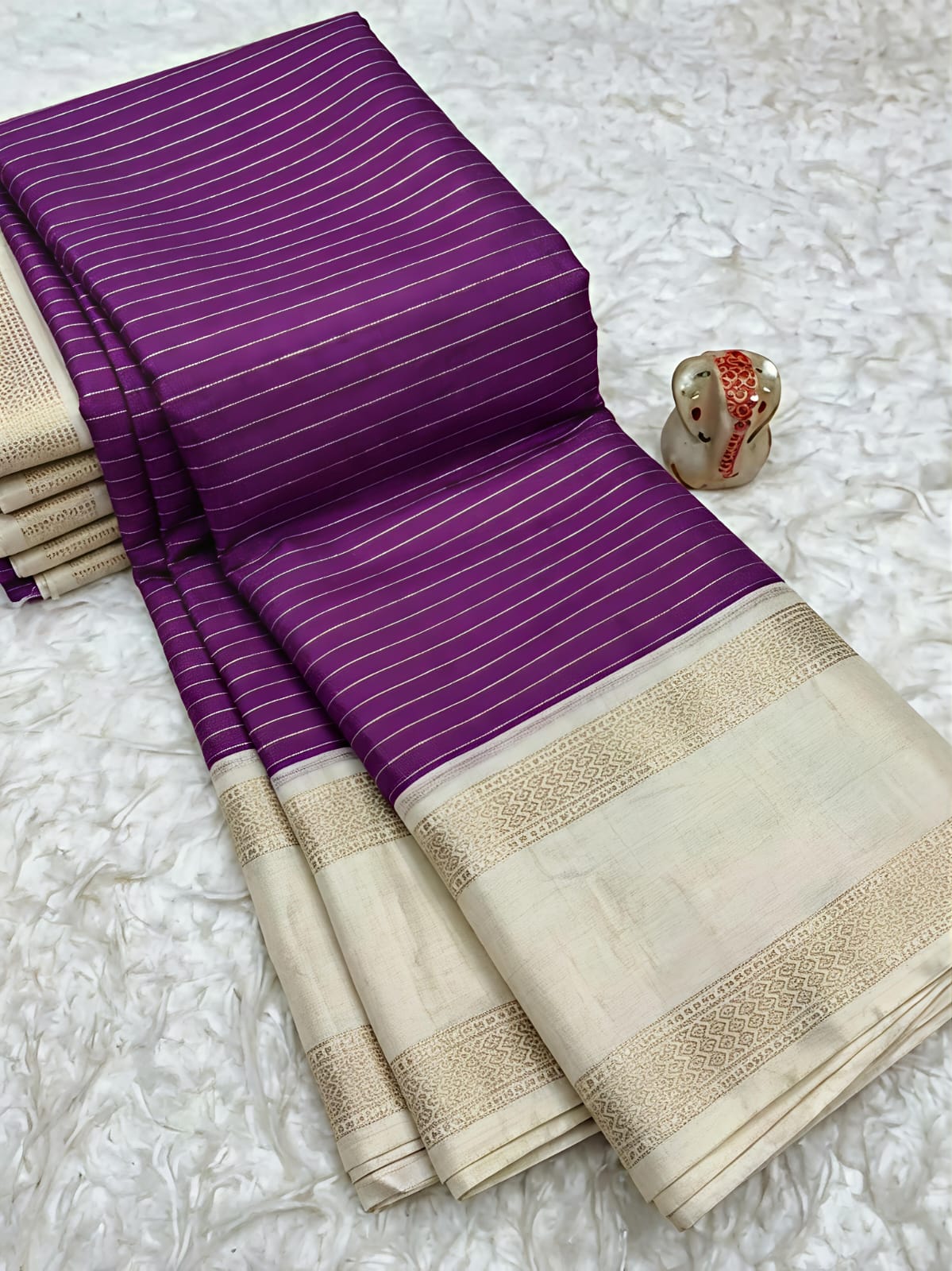 Eleganter, warmer lila Luxus-Seidensari mit Zari-Streifen - WS073