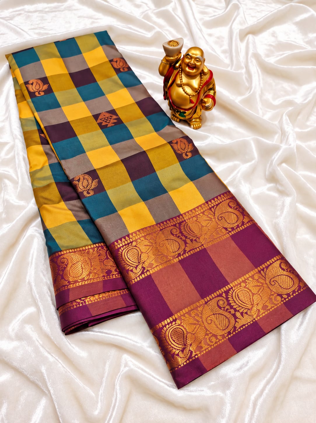 PREMIUM SAREE-KOLLEKTION MIT KARIERTEM ZARI-MUSTER