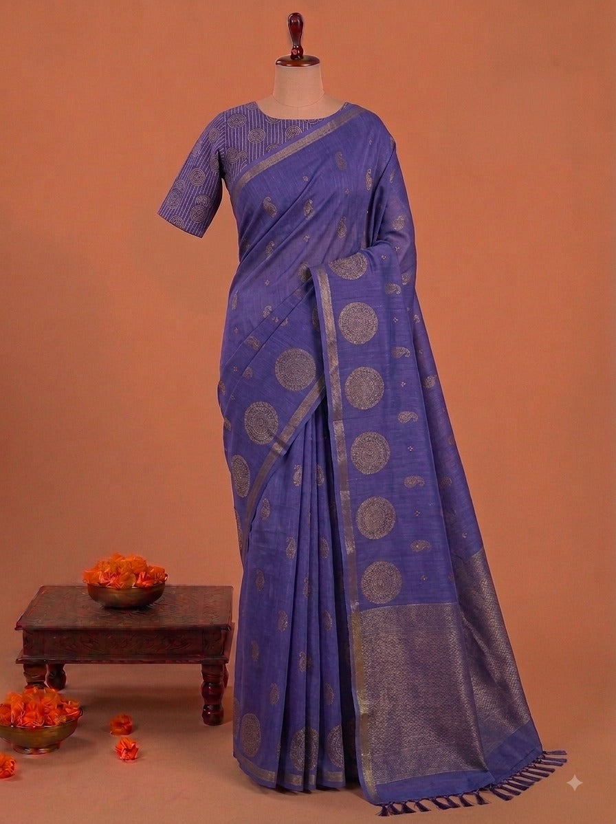 Elegantes violettes Semi-Tussar-Seidensari mit Kontrastbordüre